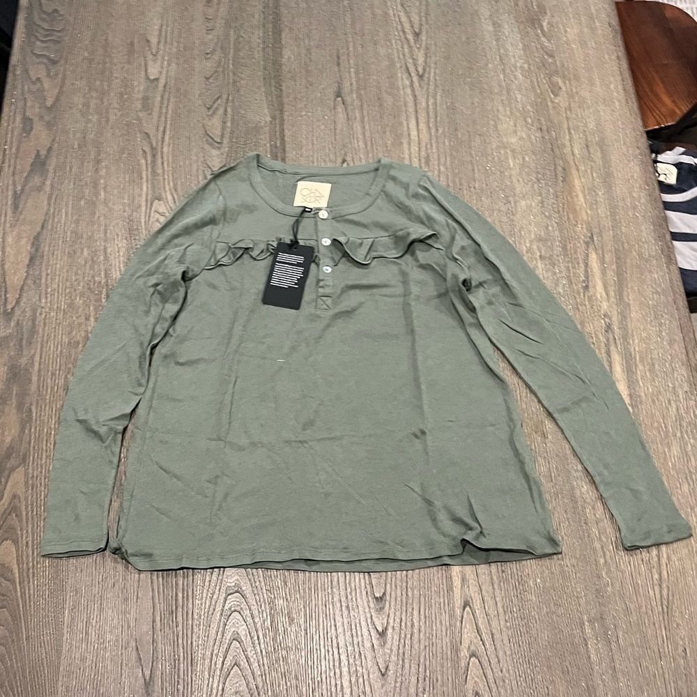 NWT Chaser Olive Green Long Sleeve Ruffled Scoop Neck T-Shirt Size S